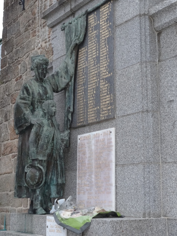 memorial statue